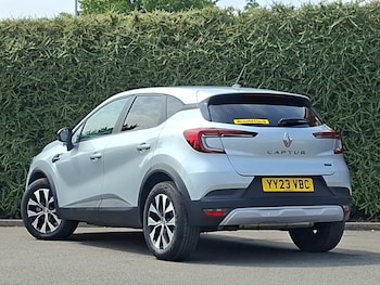 Used Renault Captur 2023 for sale - 79242309: Photo