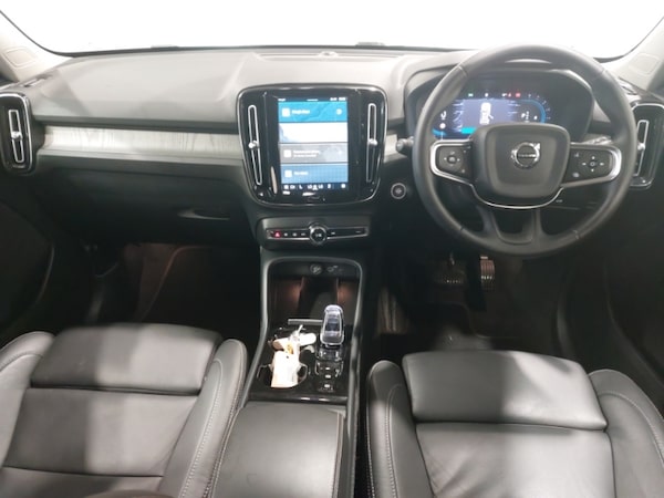 Used Volvo XC40 2024 for sale - 76348054: Photo 2