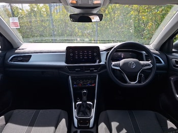 Used Volkswagen T-Roc 2024 for sale - 78355847: Photo