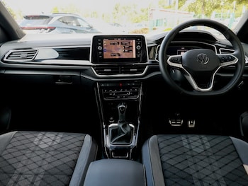 Used Volkswagen T-Roc 2024 for sale - 76540566: Photo