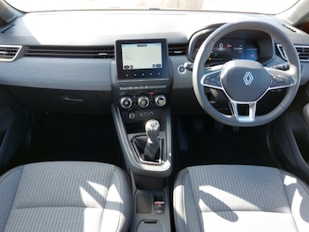 Used Renault Clio 2025 for sale - 75873057: Photo
