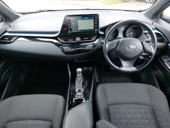 Used Toyota C-HR 2020 for sale - 78547361: Photo