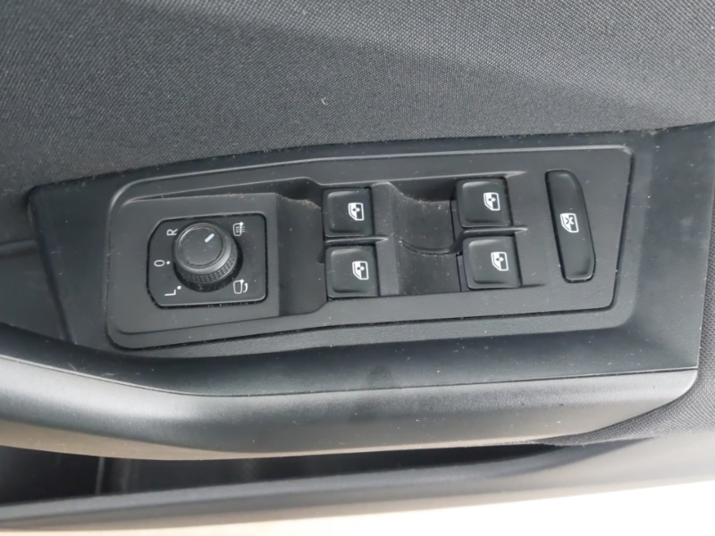 Used Volkswagen T-Roc 2023 for sale - 77299150: Photo 12