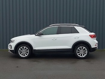 Used Volkswagen T-Roc 2023 for sale - 77467562: Photo