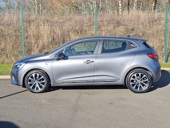 Used Renault Clio 2023 for sale - 77912681: Photo