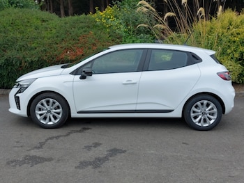 Used Renault Clio 2025 for sale - 75681691: Photo