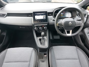 Used Renault Clio 2025 for sale - 75681748: Photo