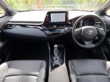 Used Toyota C-HR 2023 for sale - 78343345: Photo