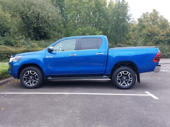 Used Toyota Hilux 2023 for sale - 76233195: Photo