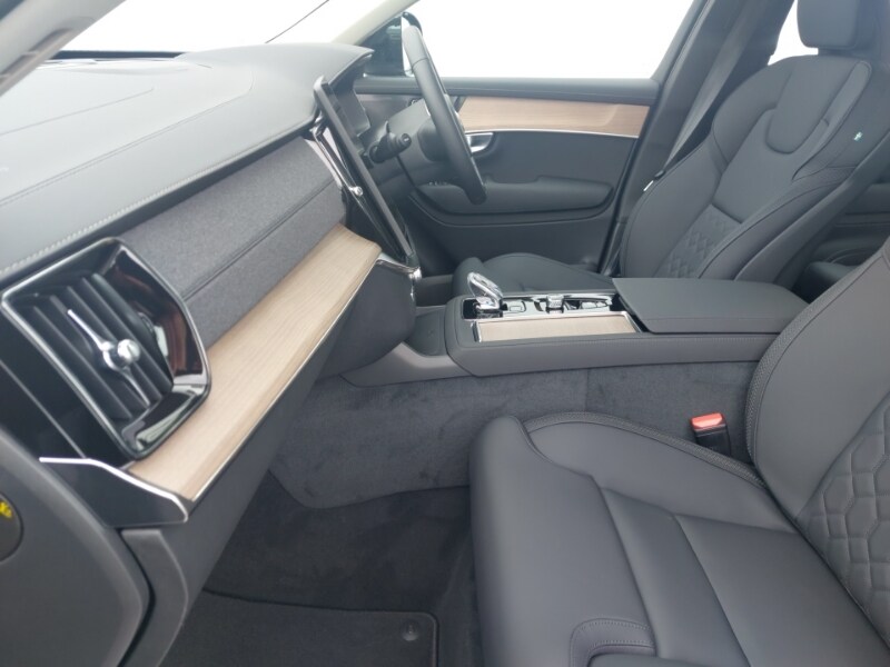 2025 Volvo XC90 2.0 B5P Plus Dark 5dr AWD Geartronic Estate Petrol Automatic - Picture 5 of 12