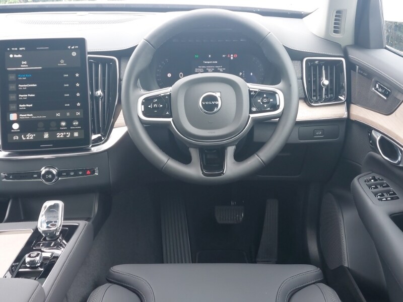 2025 Volvo XC90 2.0 B5P Plus Dark 5dr AWD Geartronic Estate Petrol Automatic - Picture 7 of 12