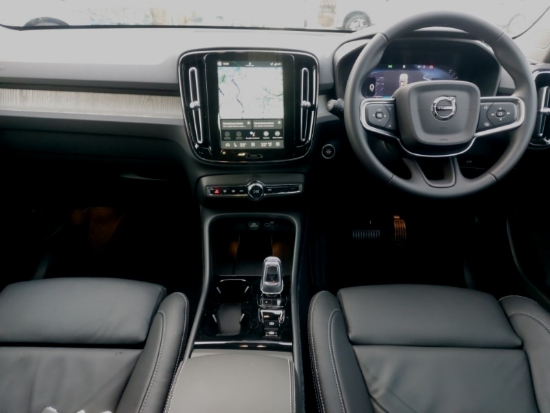 Used Volvo XC40 2025 for sale - 76920893: Photo 2