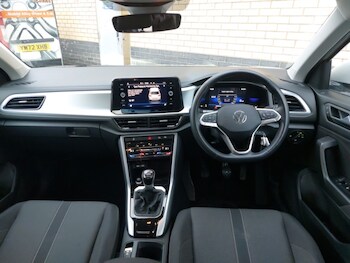 Used Volkswagen T-Roc 2023 for sale - 77434502: Photo