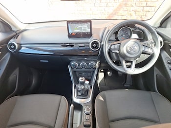 Used Mazda Mazda2 2022 for sale - 76103125: Photo 2