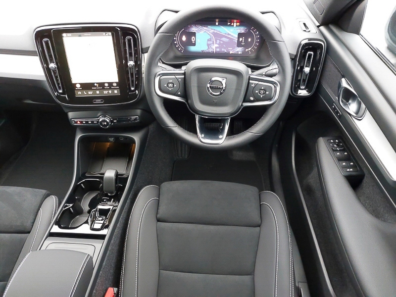 Used Volvo XC40 2025 for sale - 77482919: Photo 2