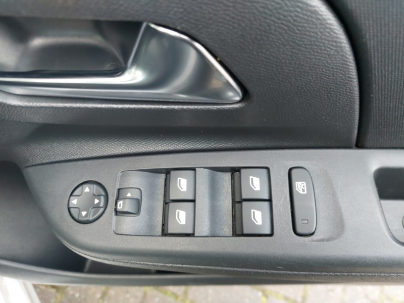 Used Vauxhall Corsa 2023 for sale - 76764640: Photo 11