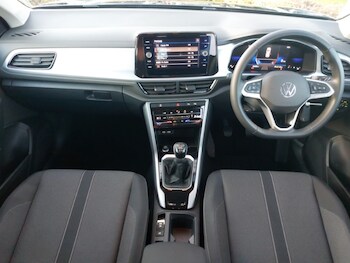 Used Volkswagen T-Roc 2022 for sale - 76465671: Photo