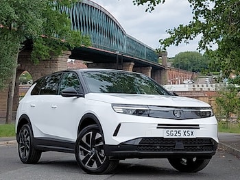 2025 - 1.2 Hybrid [136] GS 5dr e-DCT6