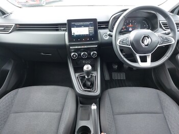 Used Renault Clio 2023 for sale - 78220975: Photo