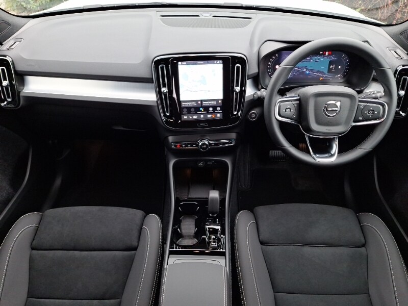 Used Volvo XC40 2025 for sale - 76426861: Photo 2