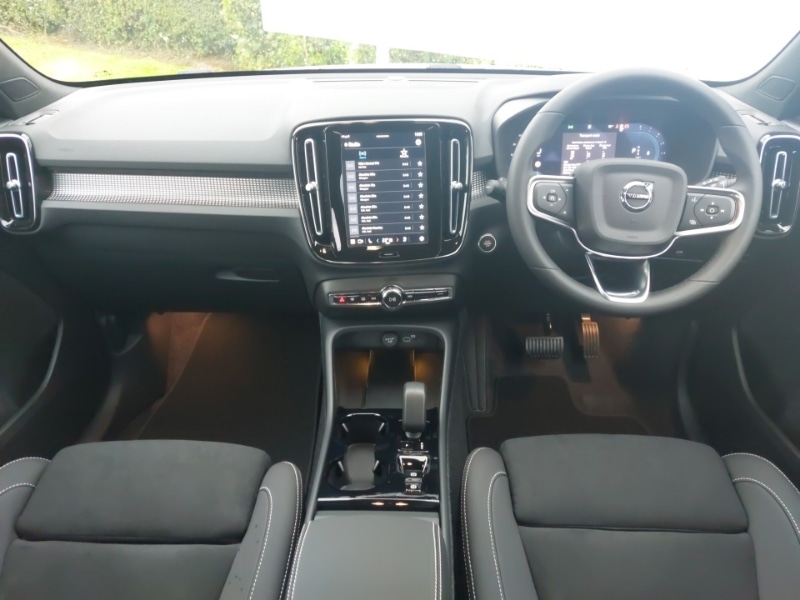 Used Volvo XC40 2025 for sale - 76575761: Photo 2