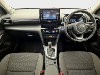 Used Toyota Yaris Cross 2023 for sale - 79617851: Photo