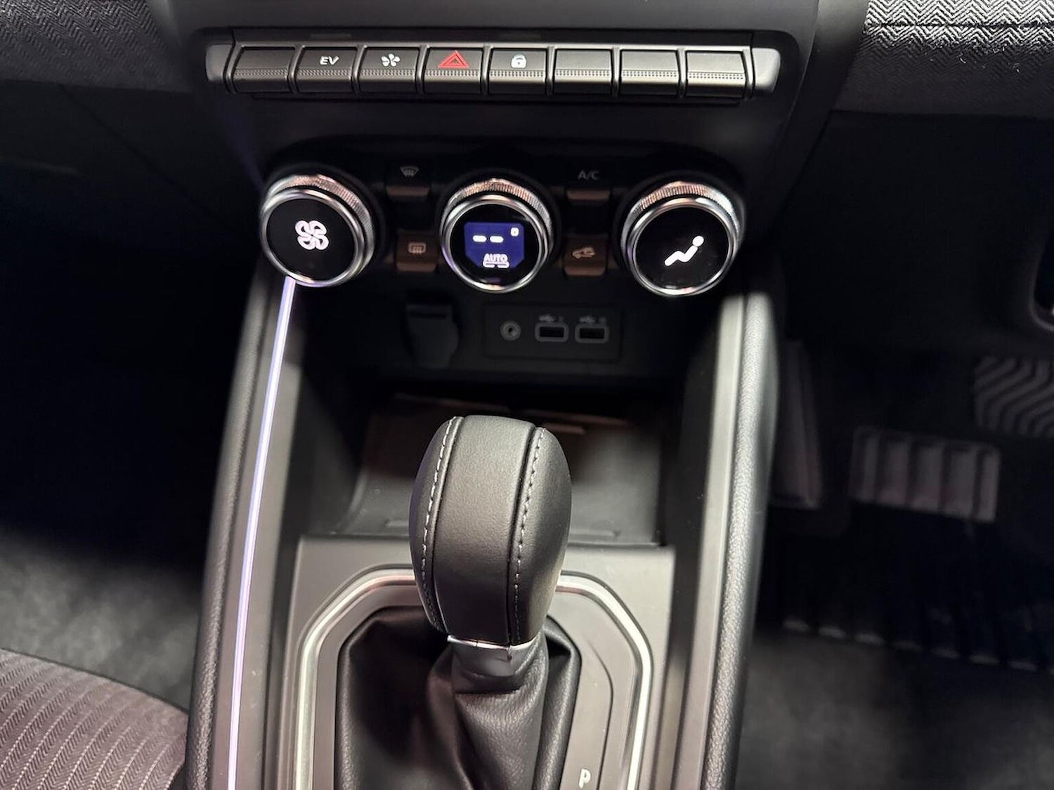 Used Renault Clio 2025 for sale - 77837052: Photo 11