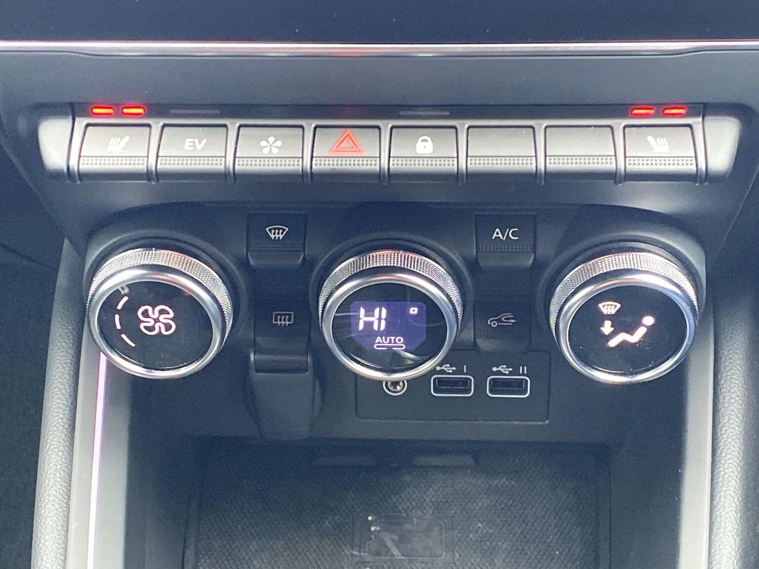 Used Renault Clio 2025 for sale - 77896219: Photo 12