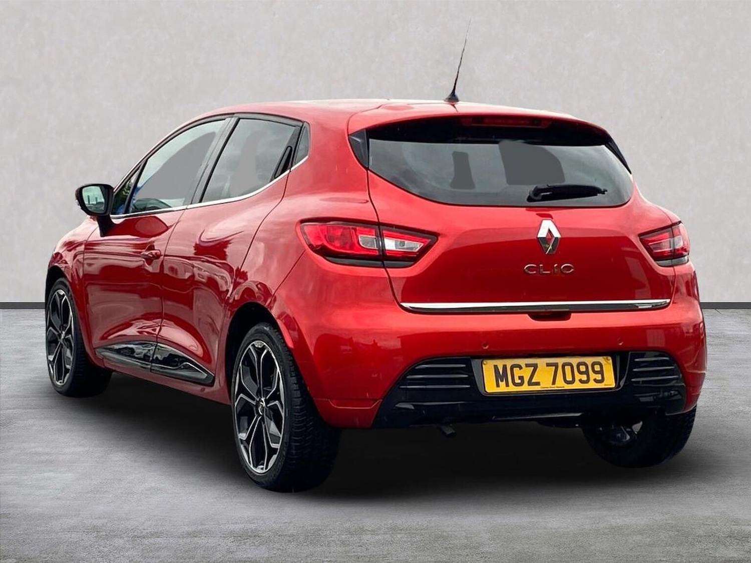 Used Renault Clio 2019 for sale - 76741187: Photo 2
