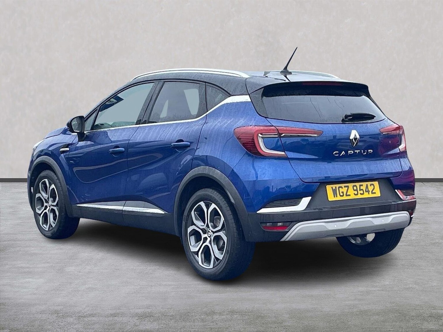 Used Renault Captur 2022 for sale - 76713215: Photo 2