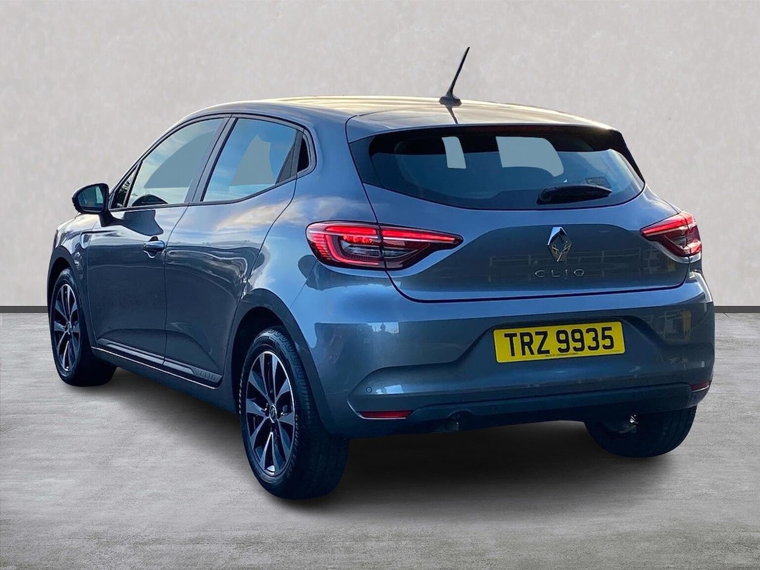 Used Renault Clio 2022 for sale - 76418169: Photo 2