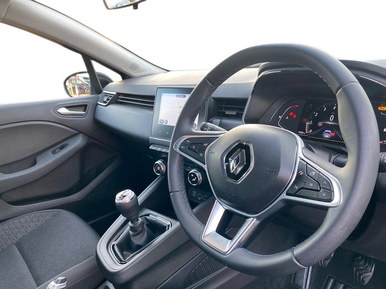 Used Renault Clio 2023 for sale - 76357883: Photo 15