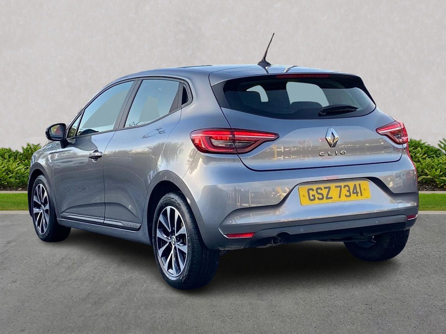 Used Renault Clio 2023 for sale - 76357883: Photo 2