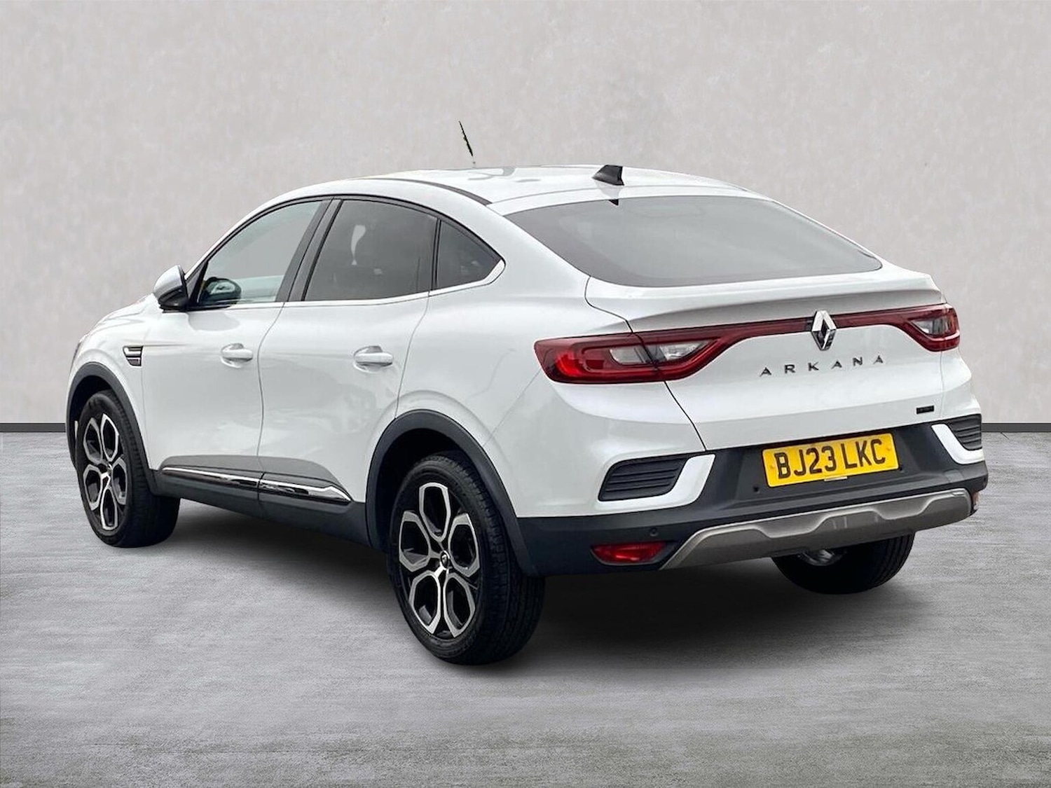 Used Renault Arkana 2023 for sale - 76681716: Photo 2