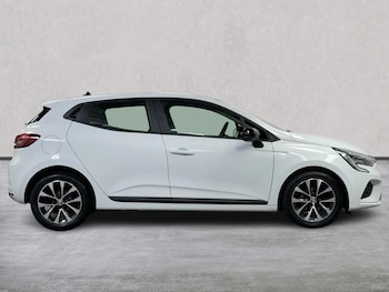 Used Renault Clio 2023 for sale - 79451096: Photo