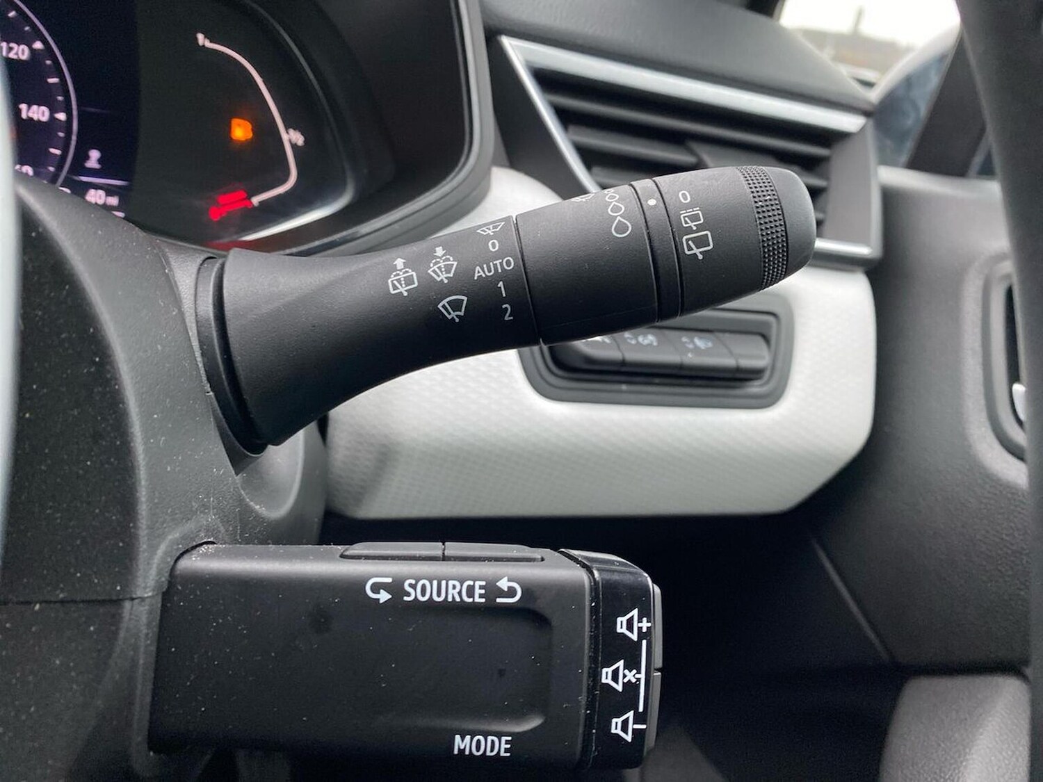 Used Renault Clio 2023 for sale - 76422368: Photo 26