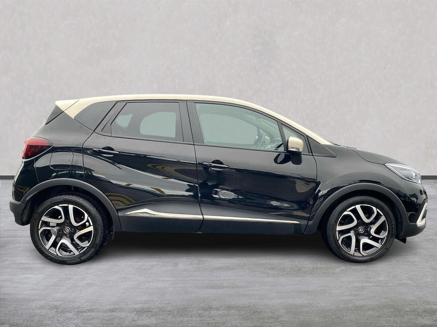 Used Renault Captur 2018 for sale - 76566585: Photo 3