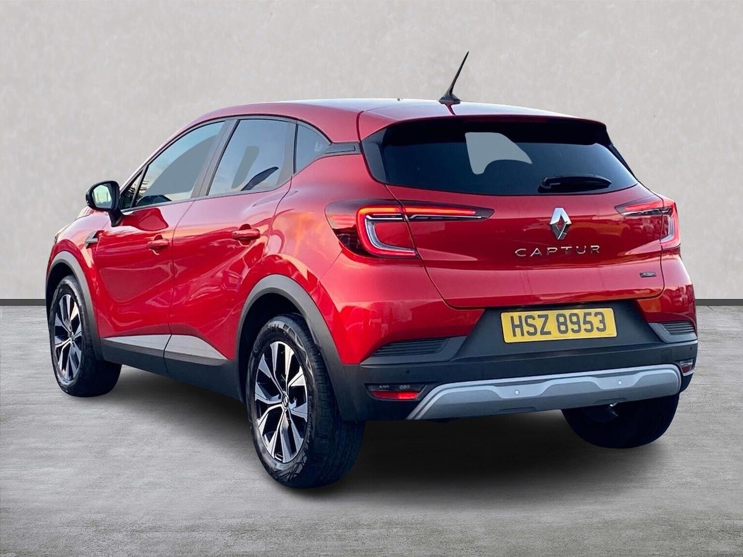 Used Renault Captur 2024 for sale - 76357875: Photo 2