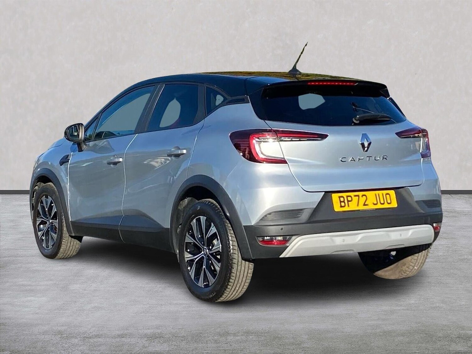 Used Renault Captur 2022 for sale - 76566572: Photo 2