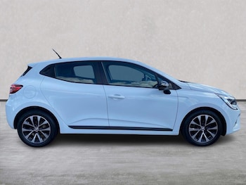 Used Renault Clio 2022 for sale - 75674450: Photo