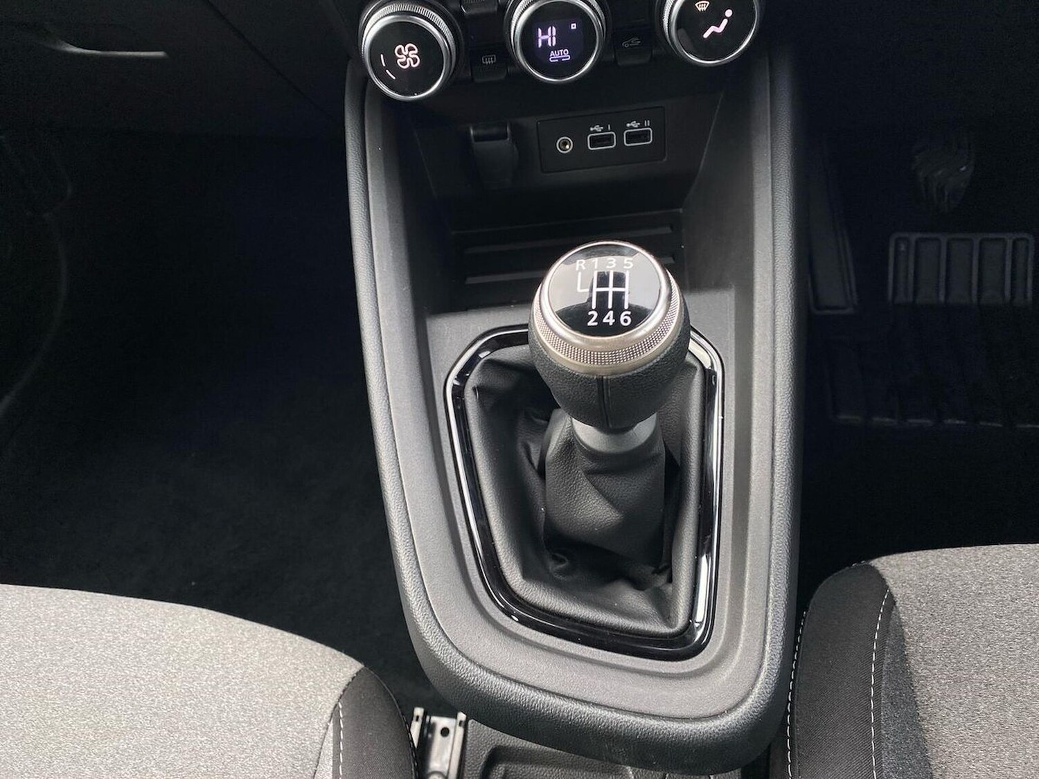 Used Renault Clio 2024 for sale - 76422372: Photo 13