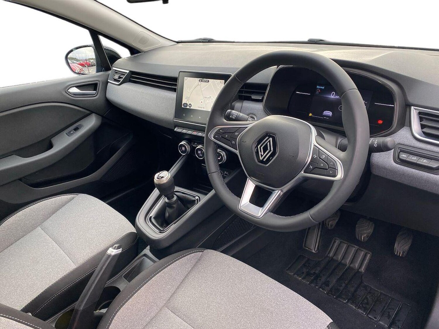 Used Renault Clio 2024 for sale - 76422372: Photo 15