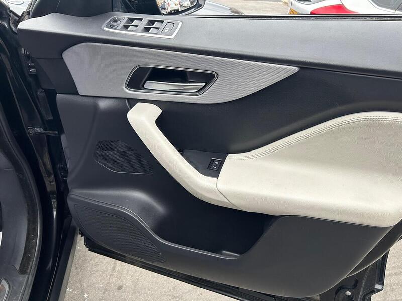 Used Jaguar F-Pace 2017 for sale - 78197527: Photo 25