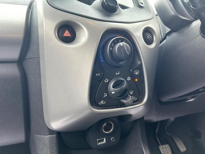 Used Toyota AYGO 2015 for sale - 77404575: Photo 24