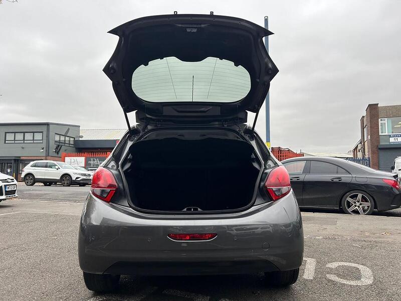 Used Peugeot 208 2018 for sale - 76464450: Photo 25