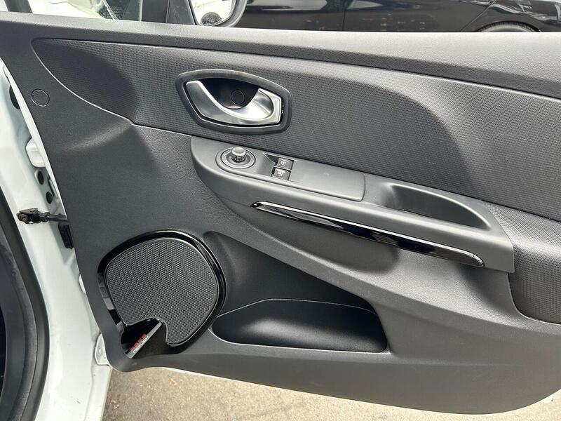 Used Renault Clio 2016 for sale - 76341109: Photo 16