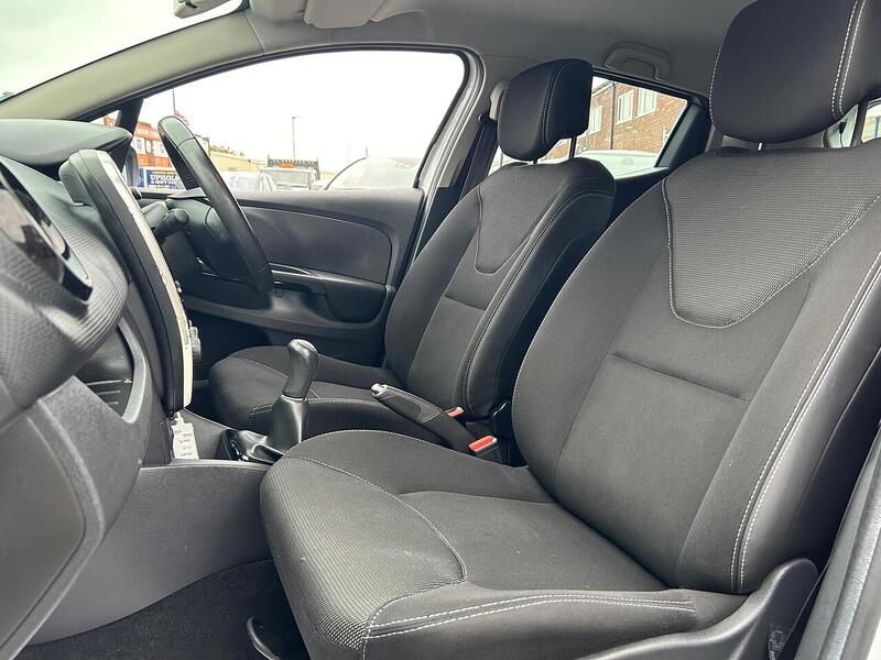 Used Renault Clio 2016 for sale - 76341109: Photo 28