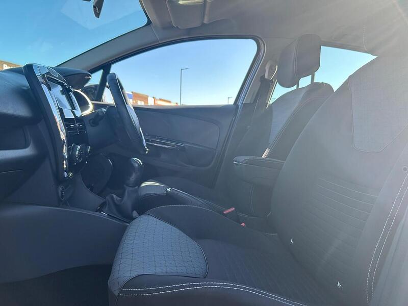 Used Renault Clio for sale - 77889177: Photo 32