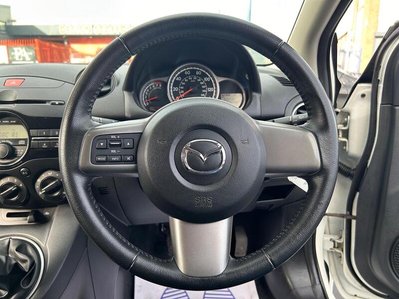 Used Mazda Mazda2 2015 for sale - 76334058: Photo 18