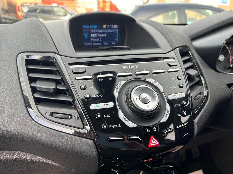 Used Ford Fiesta 2015 for sale - 76808352: Photo 38